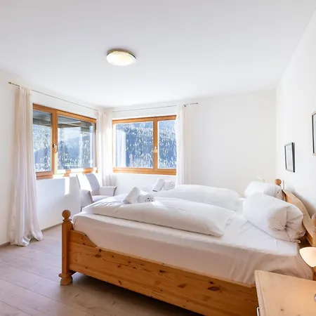 Crastuoglia 855-2 Apartamento